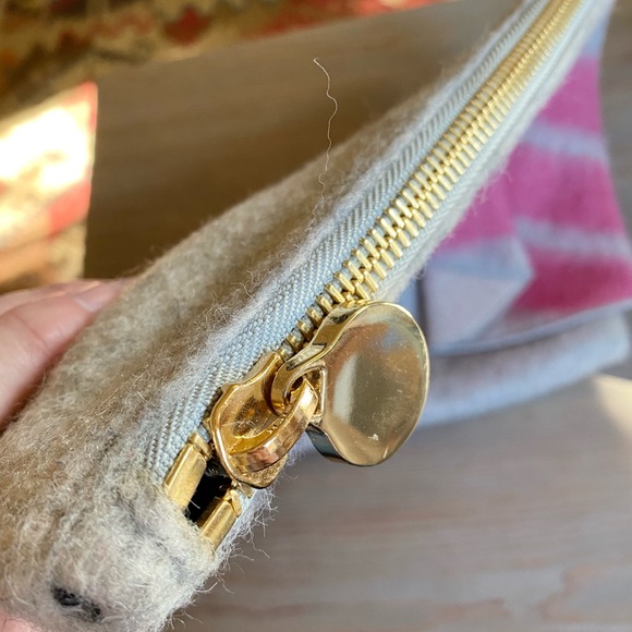 Gray and pink wool clutch - Picture 3 of 6